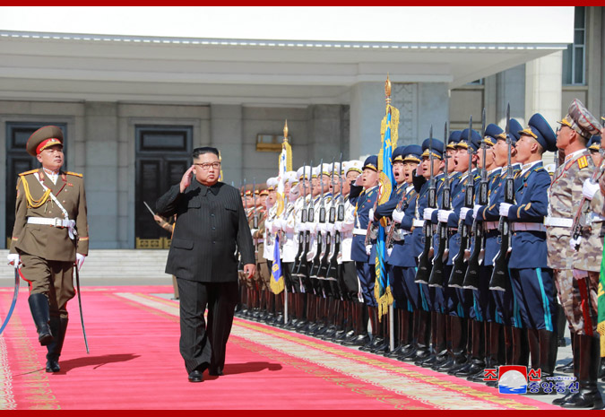 Ким Чен Ын на демонстрации и военном параде в Пхеньяне 1
