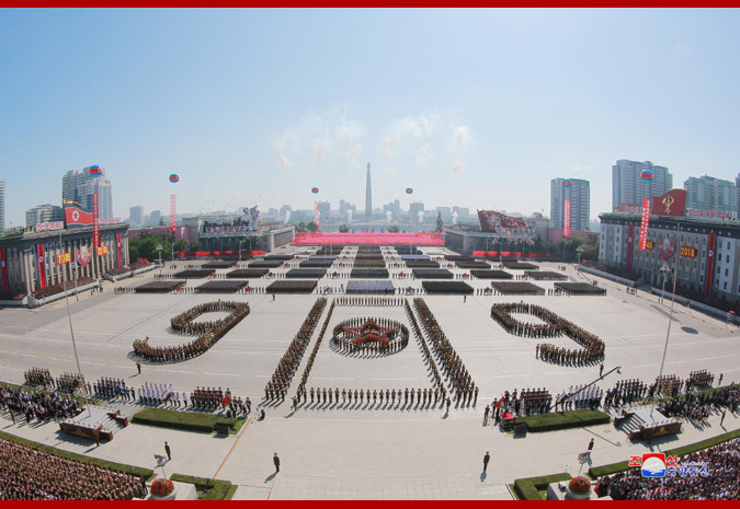 Ким Чен Ын на демонстрации и военном параде в Пхеньяне 3