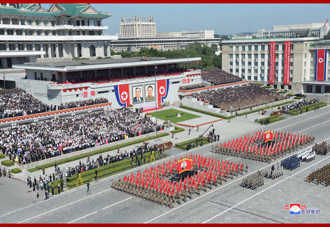 Ким Чен Ын на демонстрации и военном параде в Пхеньяне 4