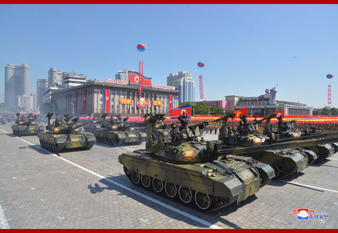 Ким Чен Ын на демонстрации и военном параде в Пхеньяне 8