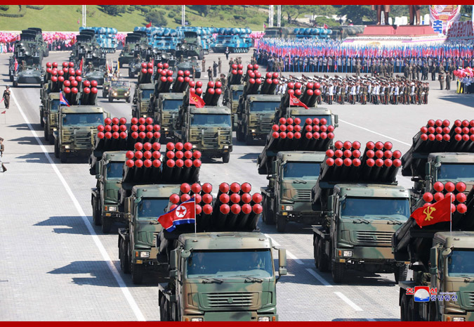 Ким Чен Ын на демонстрации и военном параде в Пхеньяне 10