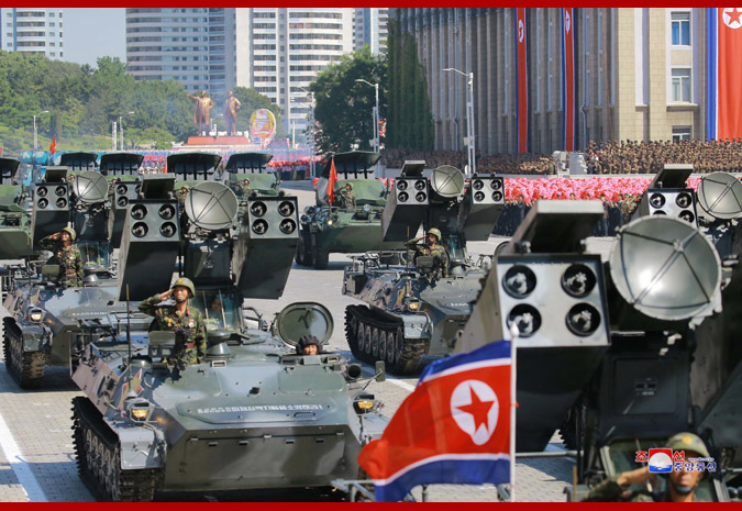 Ким Чен Ын на демонстрации и военном параде в Пхеньяне 11