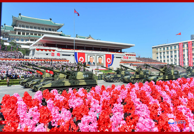 Ким Чен Ын на демонстрации и военном параде в Пхеньяне 12