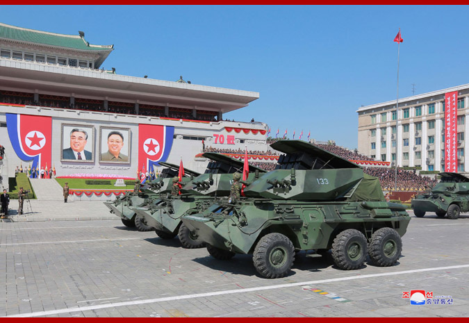 Ким Чен Ын на демонстрации и военном параде в Пхеньяне 13
