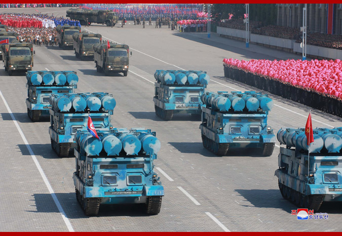 Ким Чен Ын на демонстрации и военном параде в Пхеньяне 14
