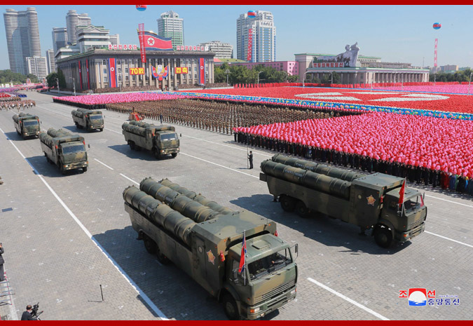 Ким Чен Ын на демонстрации и военном параде в Пхеньяне 15