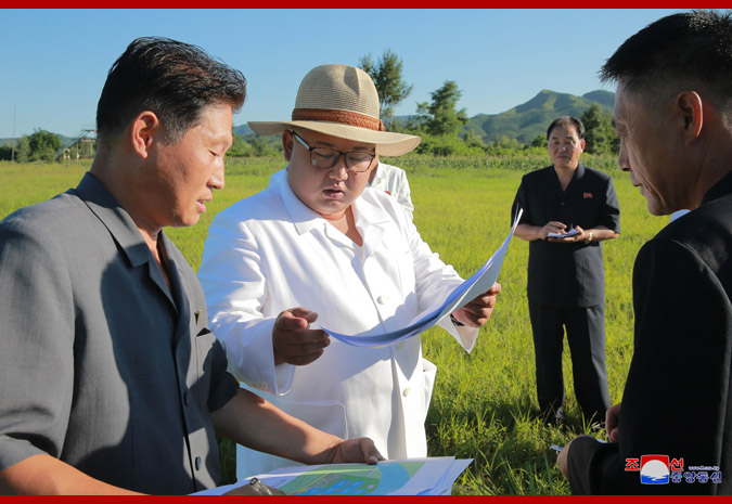 Ким Чен Ын на Онпхоской тепличной ферме 1