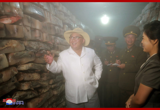 Ким Чен Ын на Самчхонской сомоводческой ферме 4