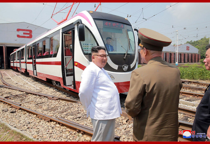 Ким Чен Ын и новый трамвай